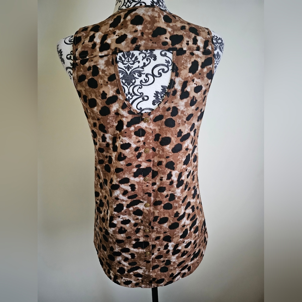 Edge Leopard Print High/Low Keyhole Tank - Picture 4 of 12
